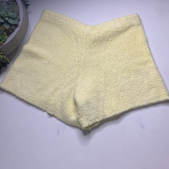 Danielle Bernstein Yellow banana cream cozy Knit pull on shorts new with tags - Picture 5 of 7